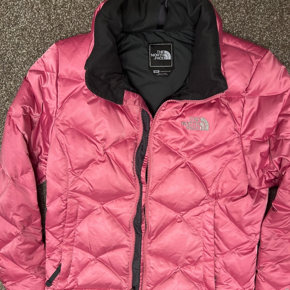 North Face women’s 550 Aconcagua Pink puffer